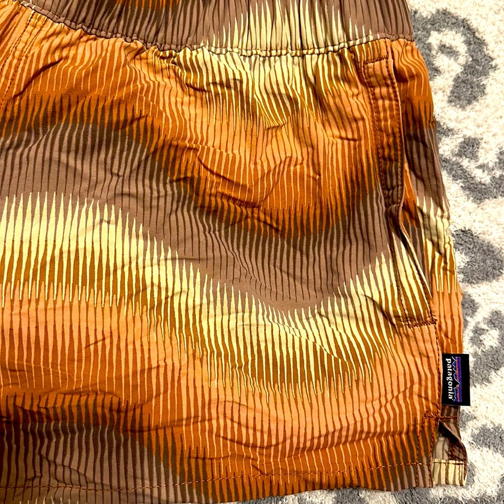 Patagonia Barely Baggies Hybrid short